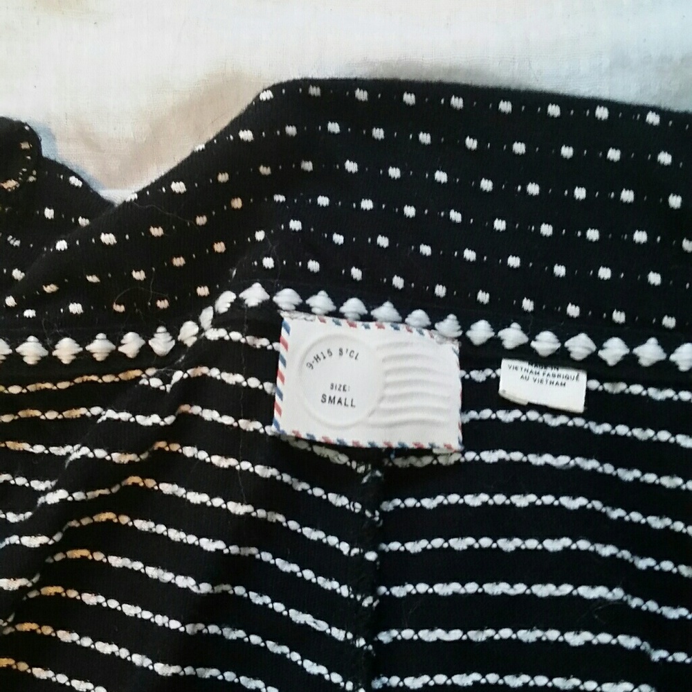 Ruled and Ruched dot pattern top - Picture 2 of 3